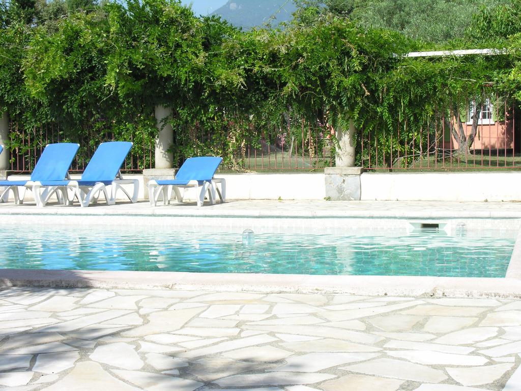 Chambres D'Hotes Le Clos Des Oliviers Sorbo-Ocagnano Room photo